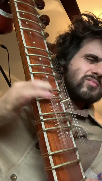 Jimi Hendrix on Sitar - Voodoo Child (slight return)