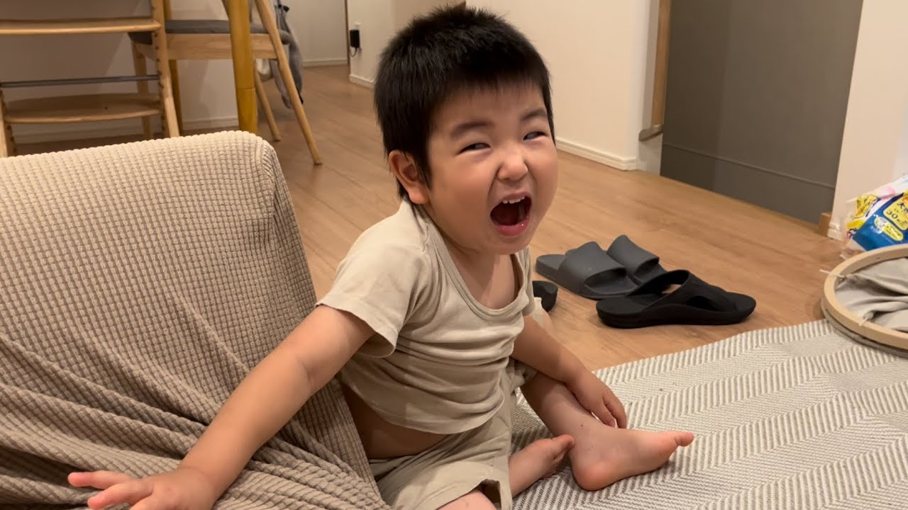 3 years and 11 months old] What language is this now!? This