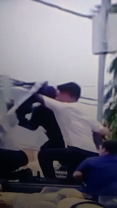 bupati sadewo yang arogan di lempari botol dan batu saat demo ribuan msyarakat pati