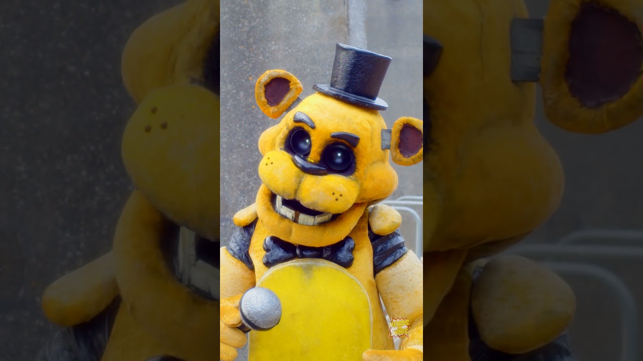 GOLDEN FREDDY COSPLAY at Comic Con! - FNAF In Real Life?! #fnaf #cosplay #shorts