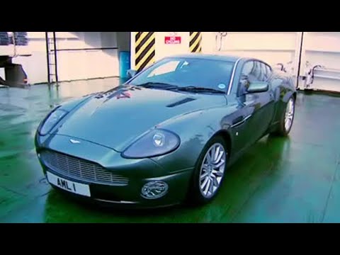 Video: Ginawa Ang Isang Aston Martin Vanquish S Volante Para Sa Isang Sikat Na Manlalaro Ng NFL
