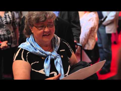 Video: Aluehallinnon Kokous Alkoi Hiljaisuuden Minuutilla