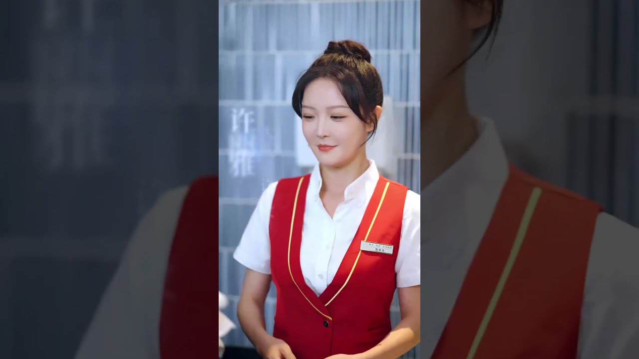 隱世女王化身服務員，邂逅年下小狼狗