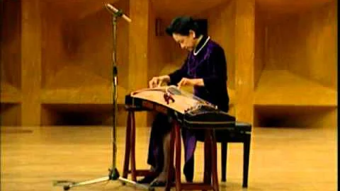 Traditional GuZheng music: High Mountain and Runni...