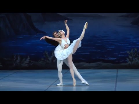 オデットと王子のパ・ド・ドゥ「白鳥の湖」第13曲e　グラン・アダージョ　第2幕、P.I.チャイコフスキー名称サンクトペテルブルグ・バレエ団