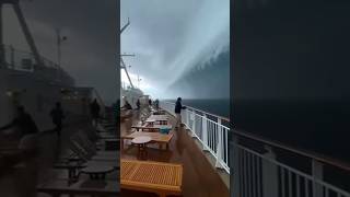 ​Giant Tsunami Waves! 🌊😱 (Dev tsunami dalgaları!)