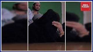 Muslim Man Caught Wearing A Burqa And Moving Suspiciously At Aligarh  Railway Station
