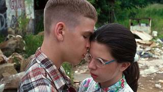 JOVEN NERD hará LO QUE SEA por ENCAJAR (Welcome to the Dollhouse)  en 10 minutos | Yo te Cuento