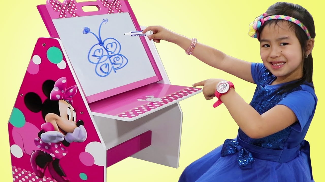 minnie mouse pretend play