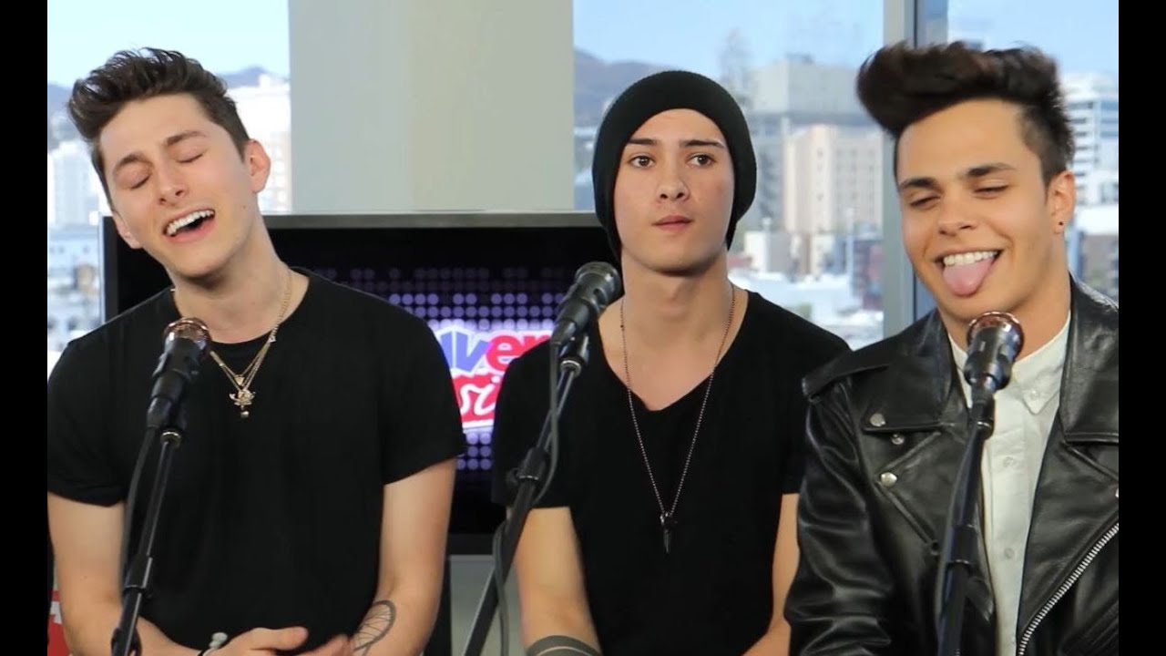 MIDNIGHT RED "HELL YEAH" ACOUSTIC PERFORMANCE AT CLEVVER MUSIC