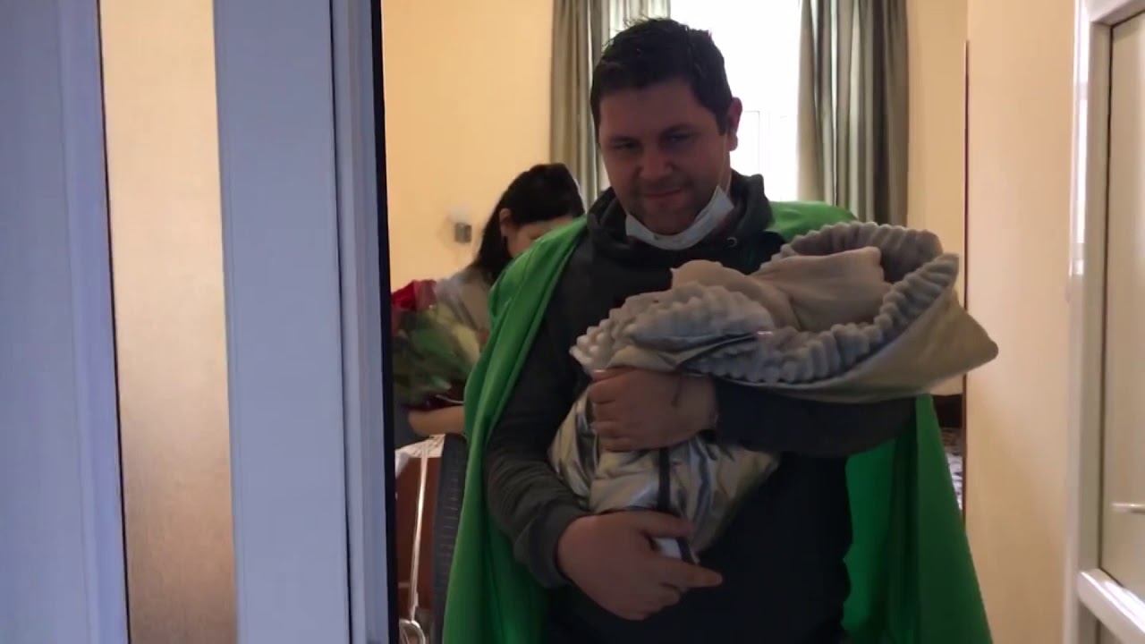 Bringing newborn baby home from hospital Выписка из роддома - YouTube