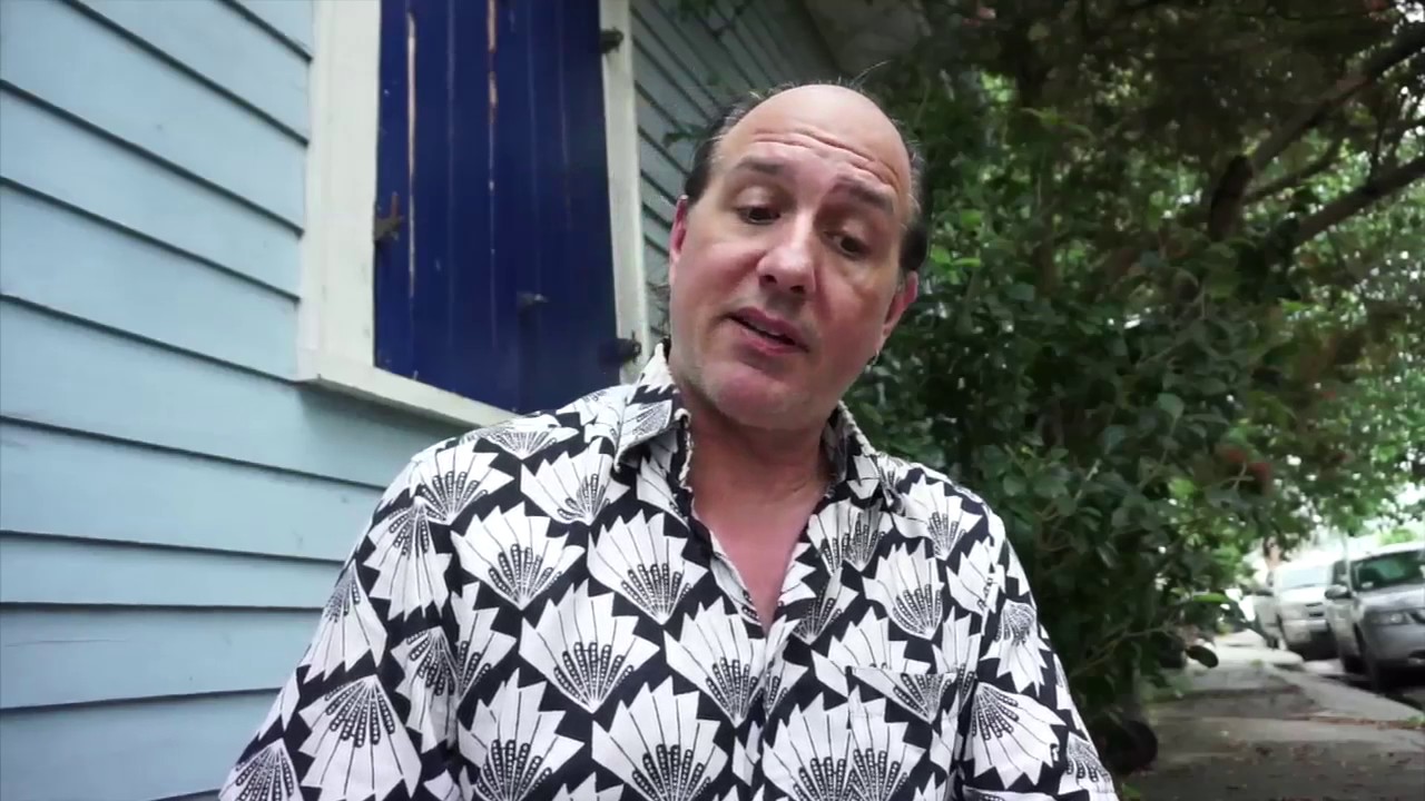 How to pronounce New Orleans' Muses Streets - YouTube