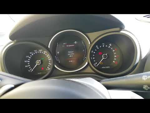 2018 Fiat 500L focus tech, infotainment UConnect