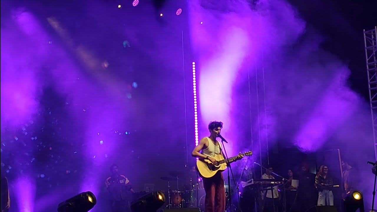 Darshan raval live concert cgc landran ( gift his jacket) @DarshanRavalDZ 