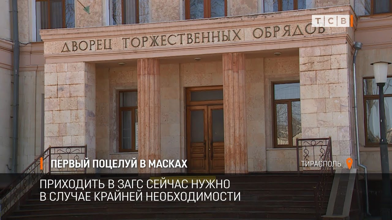 Первый поцелуй в машине