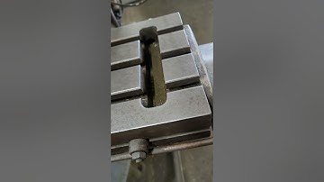 Bridgeport Series 1 Knee Mill, 9″x42″ Table, Bridgeport P/F, Newall DRO, Kurt Vise