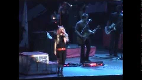Avril Lavigne All the small things Live in Rome 18.July.2007