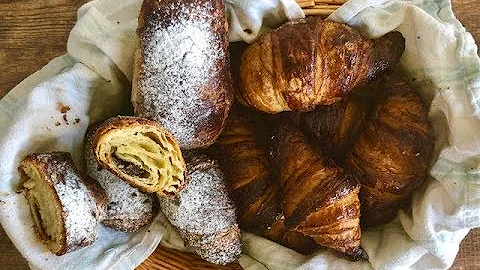 Easy Sourdough Croissants // step by step // Beginners Pastry at Home