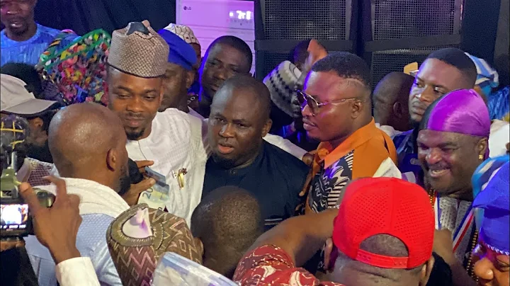 SEKERE OF LAGOS ON STAGE WITH ATAWEWE AT OBESERE 60TH BIRTHDAY & HOUSEWARMING PARTY