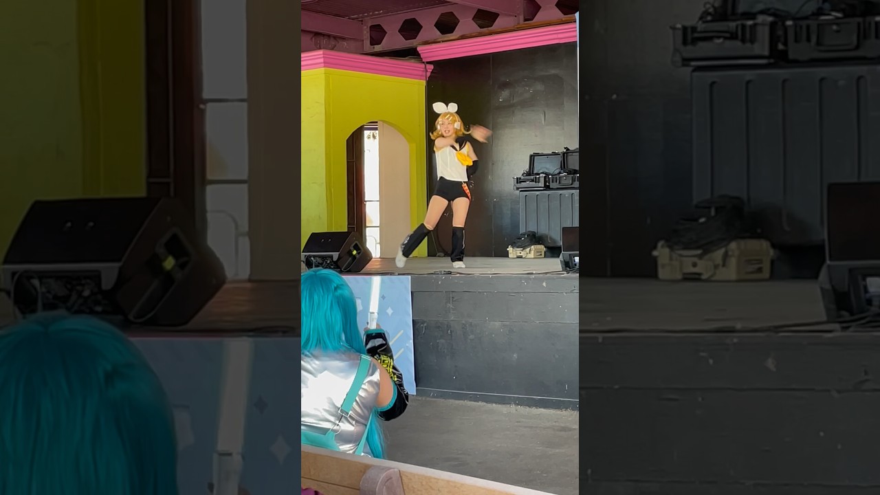 KING Dance Performance in Kagamine Rin Cosplay