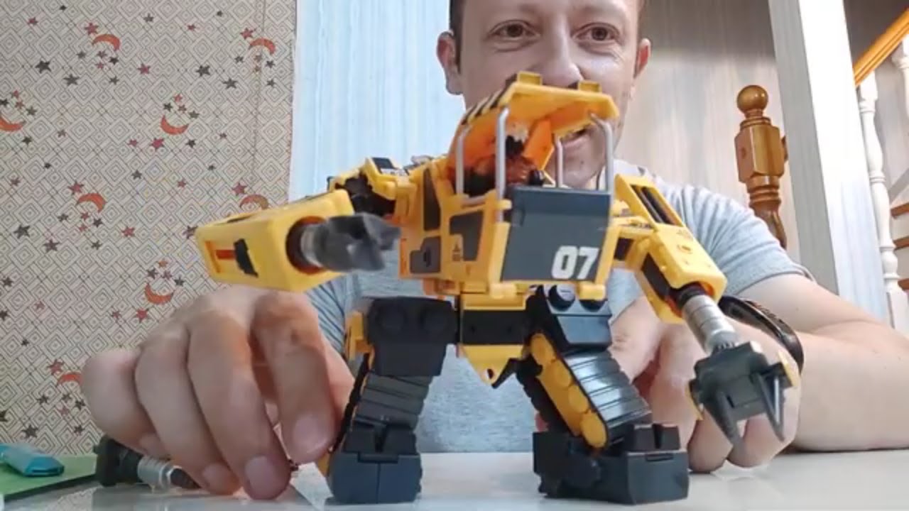 Acid Rain World Beaver WF4w transforming mech and action figure by