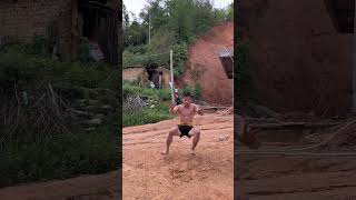 Kung Fu Guy Practiced Hard For 20 Years And Broke A Stool With Just One Kick