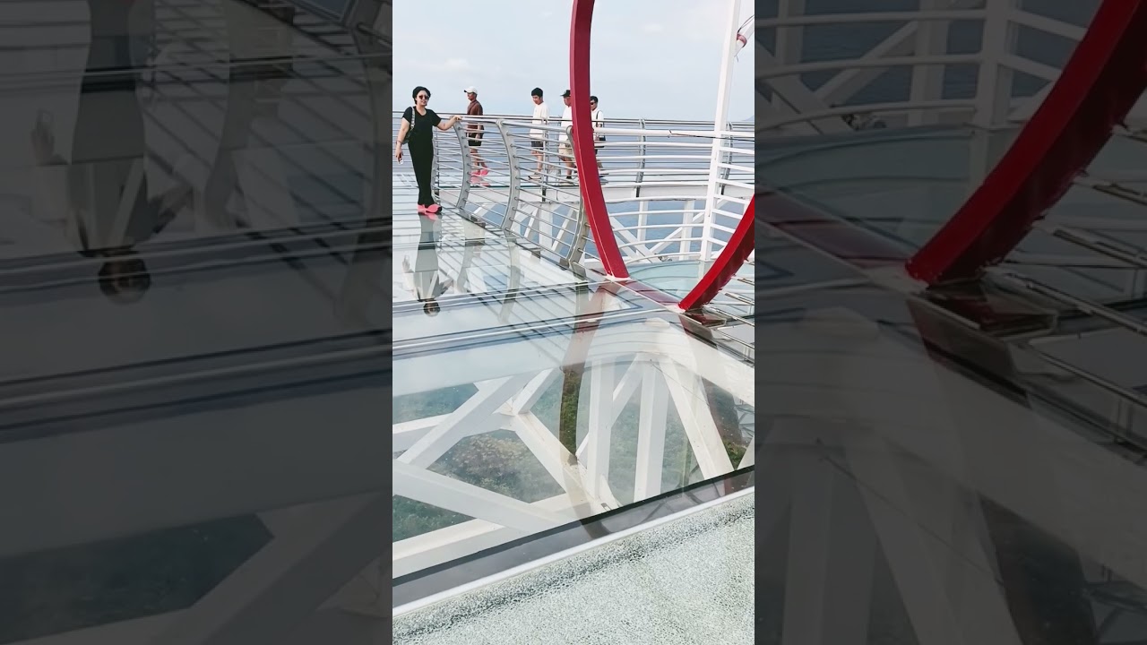 montemariaglasswalk 😱