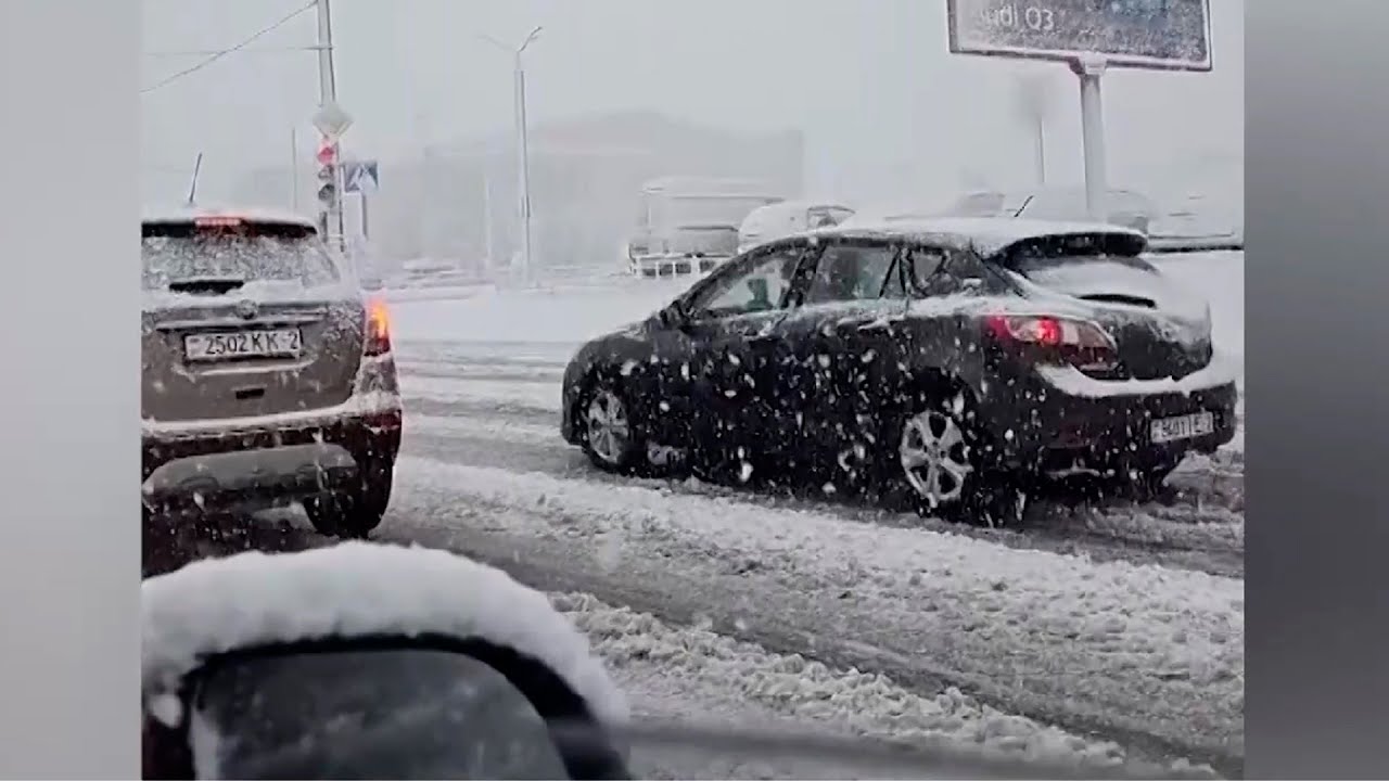 Снегопад обрушился на Витебск. Из-за гололеда на трассах участились аварии