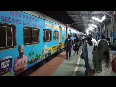 Kannur - Thiruvananthapuram Jan Shatabdi Express at Thalassery 5.10am #travel #indianrailways #train