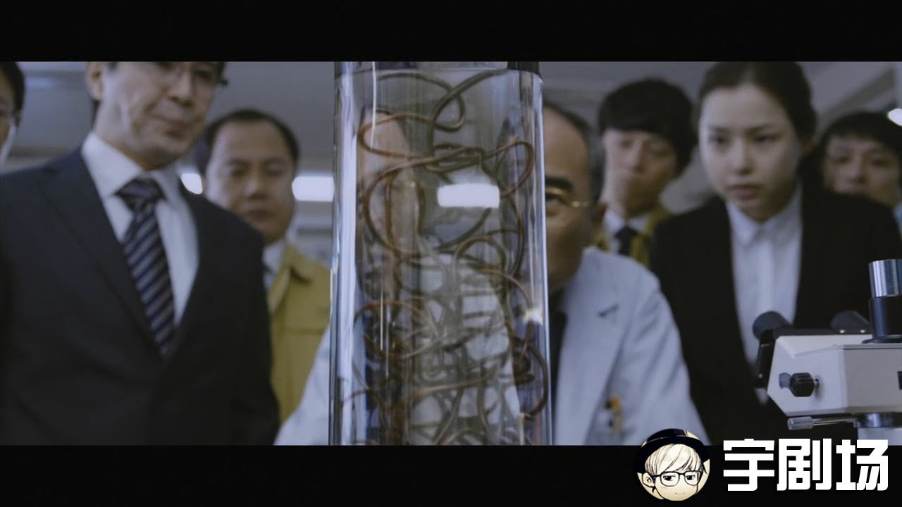 科学家制出变种怪虫，成群虫子钻入人体无限繁殖，一切全乱套了……《铁线虫入侵》【宇哥讲电影】