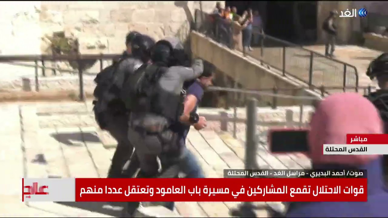 شاهد.. اعتداء وحشي لشرطة الاحتلال على شاب مقدسي في باب العامود