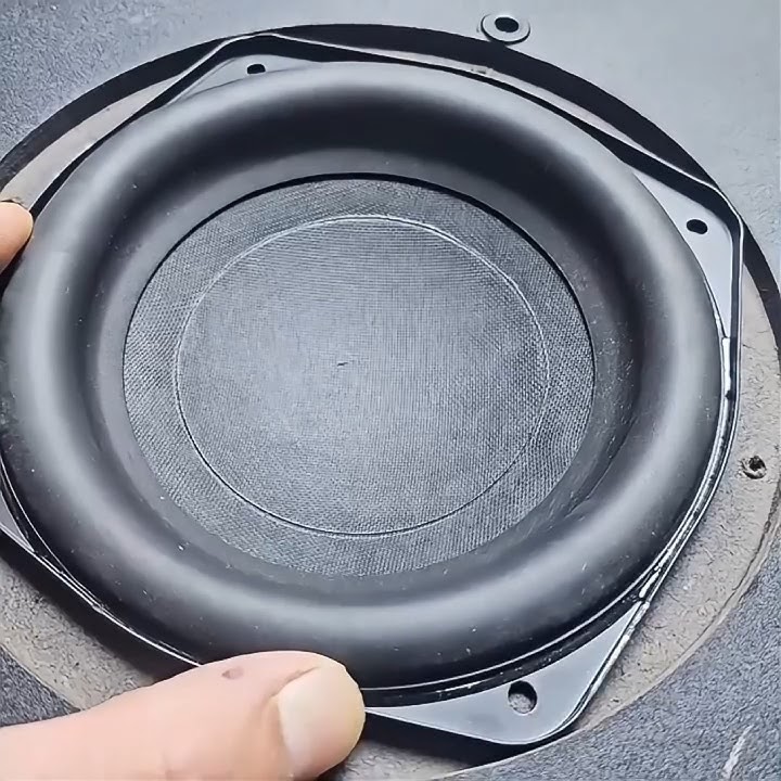 Nice bass 6 inch Samsung woofer