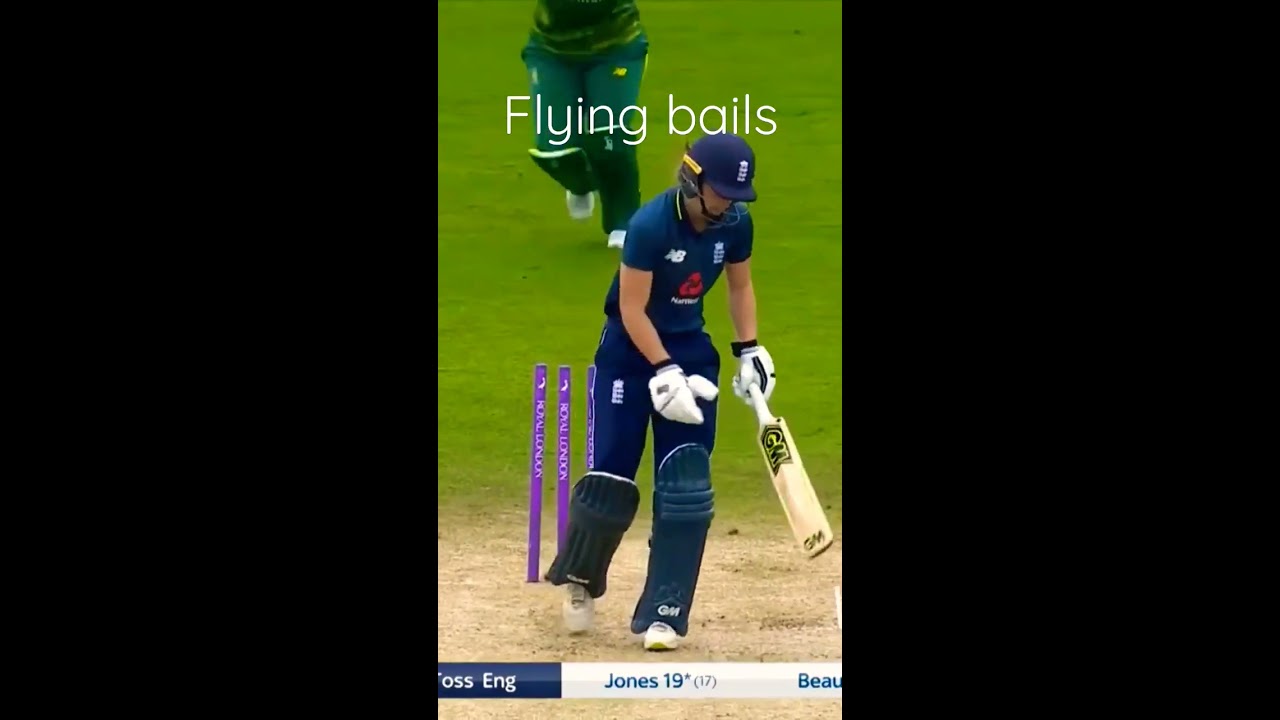 Shabnim Ismail Knocks Over Amy Jones