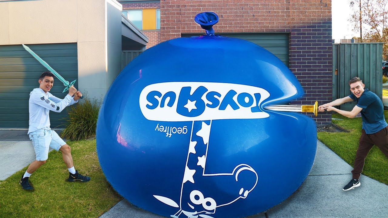 GIANT WATER BALLOON THAT NEVER POPS!! (IMPOSSIBLE CHALLENGE) YouTube