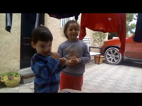 გიჟი ბავშვები აწყობენ დისკოს