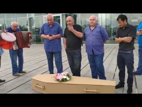 მთავრობას ასვენებენ პარლამენტთან, გოგი წულაია