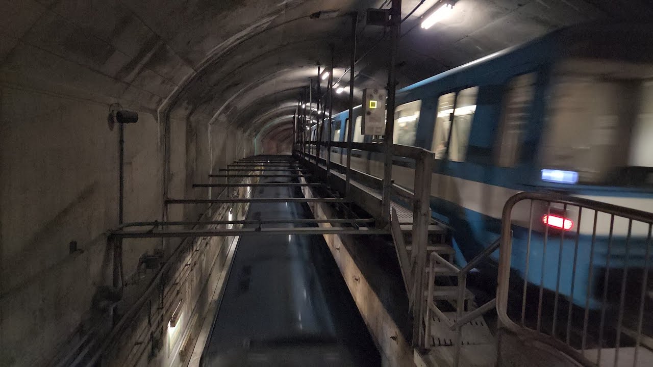 Metro action during rush hour at Lionel-Groulx metro station 🟠🟢 in Montreal, Canada