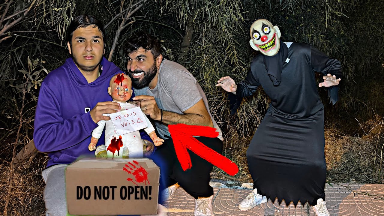 On a trouvé une boîte mystère devant la porte à 