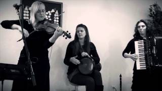 "Tvojte Ochi" performed by Rumelia