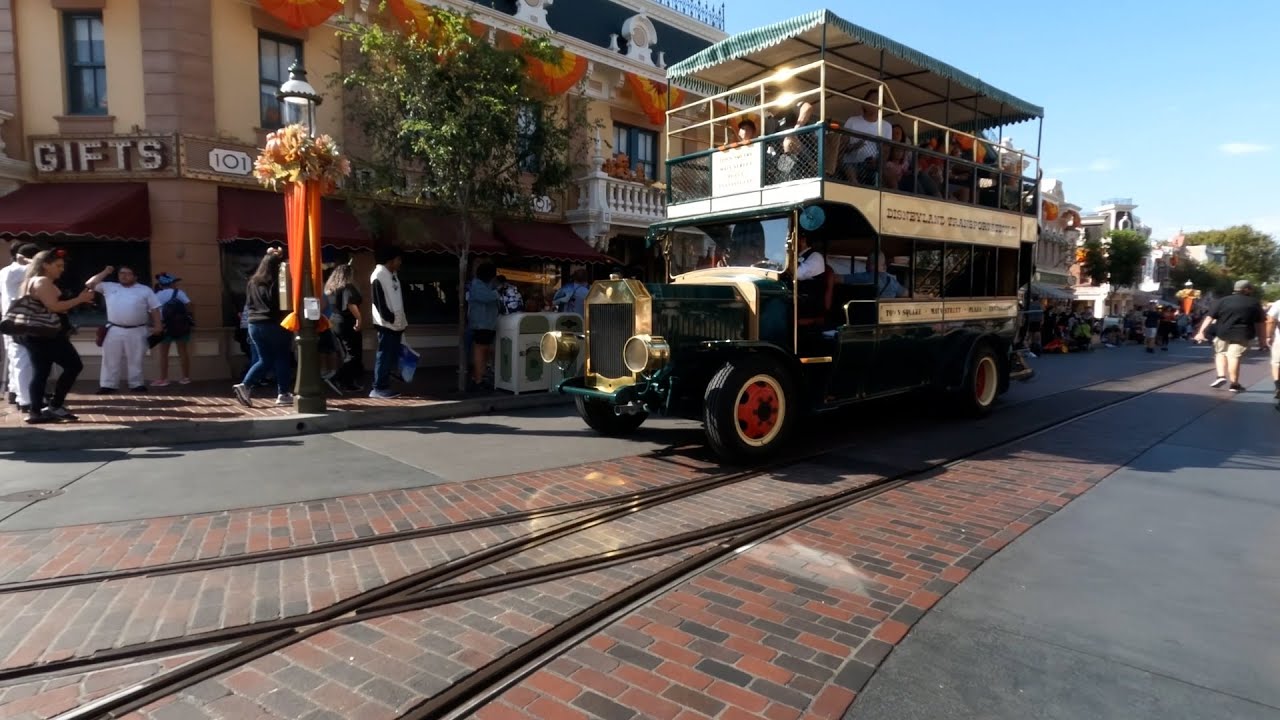 Main Street Vehicle: Omnibus | Walking With The Mouse | 10/06/22 | Disneyland