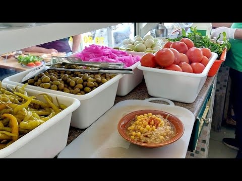 حمص و فول على الأصول على الطريقة اللبنانية من مطعم فول فياض    