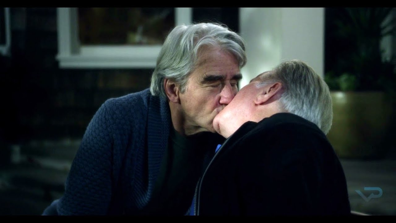 ⚣ Old men KISS [Sam Waterston & Martin Sheen]💋 - YouTube