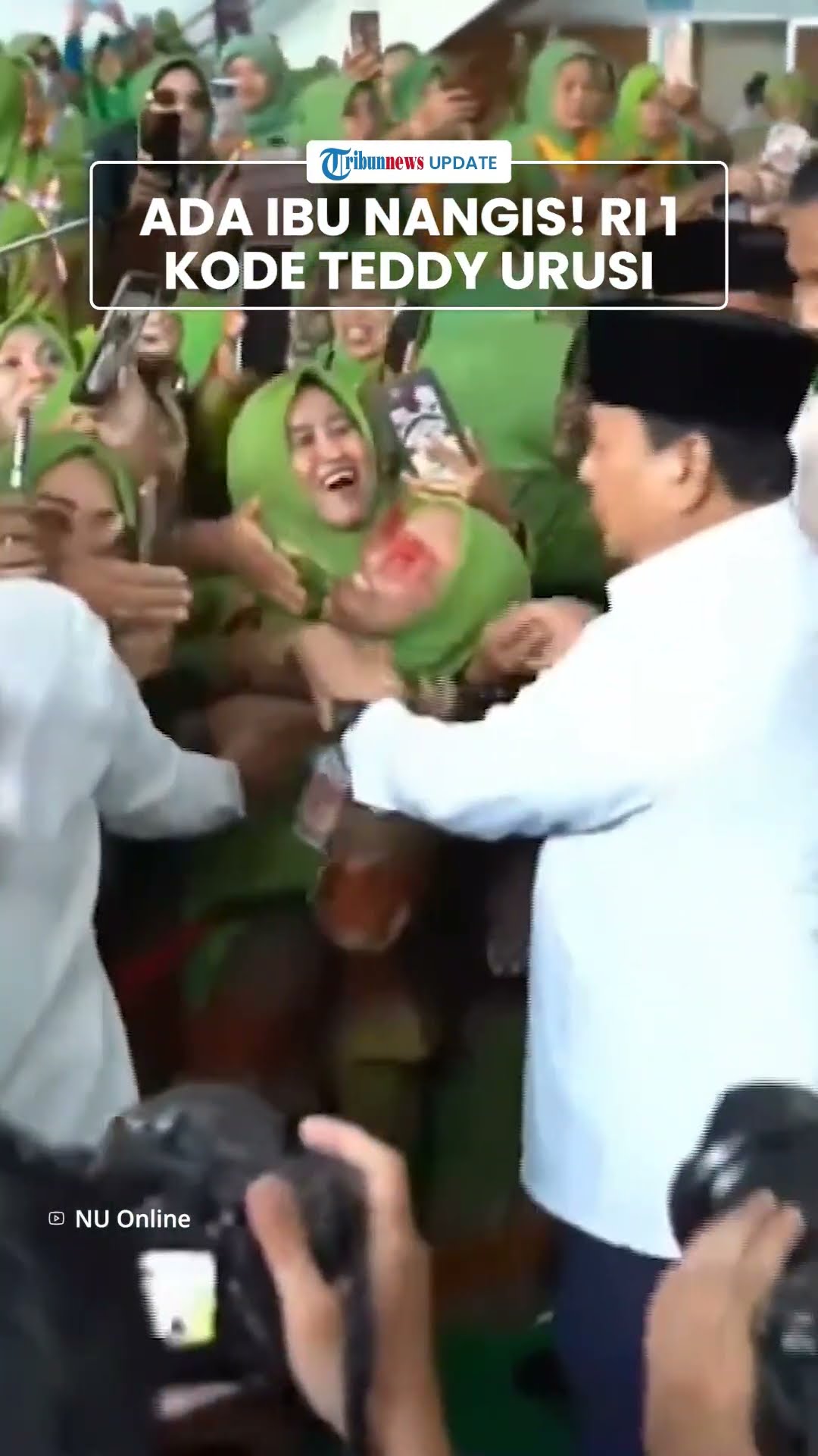 Detik-detik Prabowo Celingukan Cari Mayor Teddy saat Ada Ibu-ibu Nangis, Seskab Gercep Lari