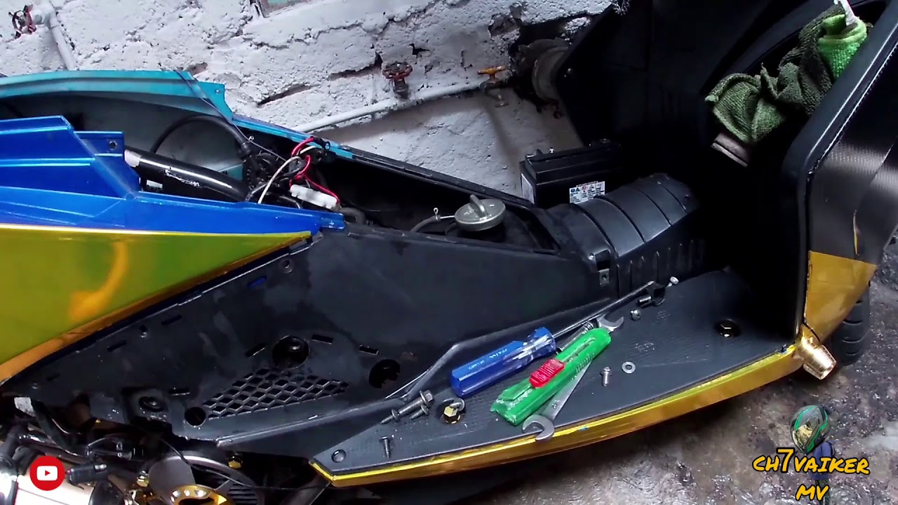 DESARMANDO LA ITALIKA MODENA - POSAPIES Y TAPA DE TANQUE DE GASOLINA