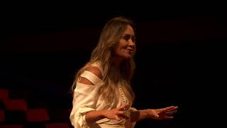 O dia da virada contra a violência doméstica | Fabíola Sucasas Negrão Covas | TEDxMacedo