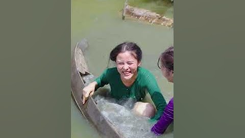 Tát mương bắt cá cùng tía con bác nông dân nghen…#bacnongdan #boxstudio