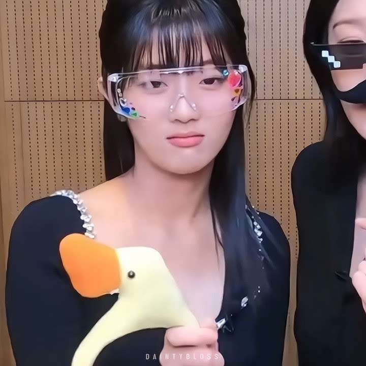 ryeoun likes to teasing her 😭 #shineunsoo #ryeoun #twinklingwatermelon #신은수 #려운 #반짝이는워터멜론 #kdrama