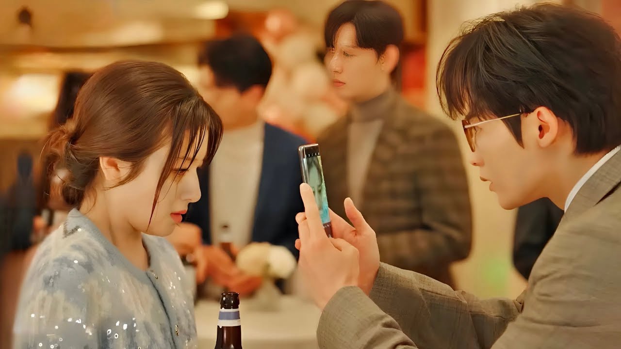 شاب غني يتنمر ع بنت لانها ليست جميلة لكن بمرور الايام ينصدم عندما يكتشف انها اصبحت اجمل بنت بالمدينة