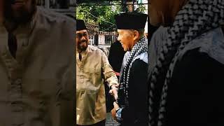 Kh. Mohammad Ali Hanafiah Akbar Spontan Memberikan Surban Kepada Dr. Kh. Mohammad Rusfi, M.ag