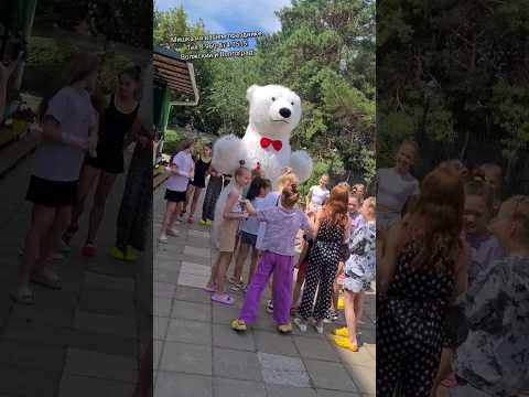 Белый Медведь поздравил девочку при всех 🎁 именинница не ожидала такого сюрприза 🔥 #волжский